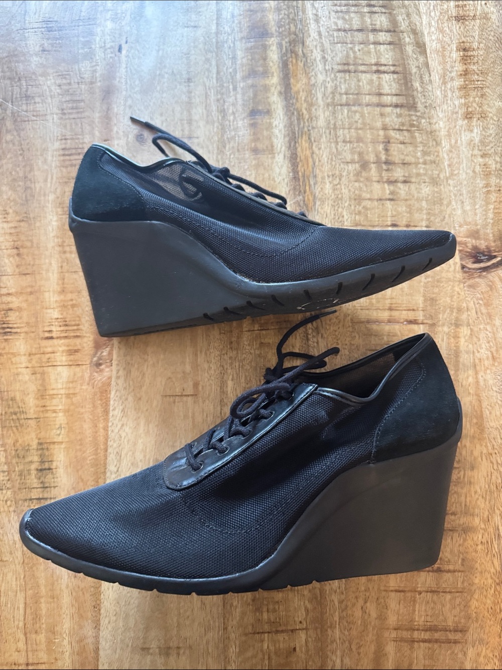 Calvin Klein Women’s mesh LAUNA Black Lace-Up Wedge sneaker Heels 9.5 9 1/2
